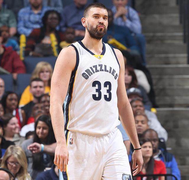 ATP年终总决赛小组赛次轮：阿尔卡拉斯、兹维列夫获胜中国新闻网.