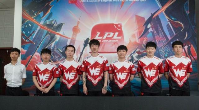 还亲手帮他 还亲手帮他