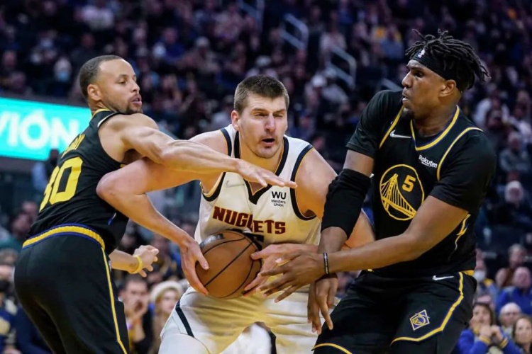 把球打进场 把球打进场